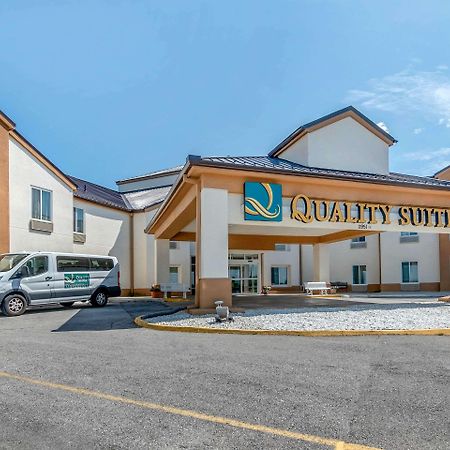 Quality Suites Kansas City International Airport Екстериор снимка