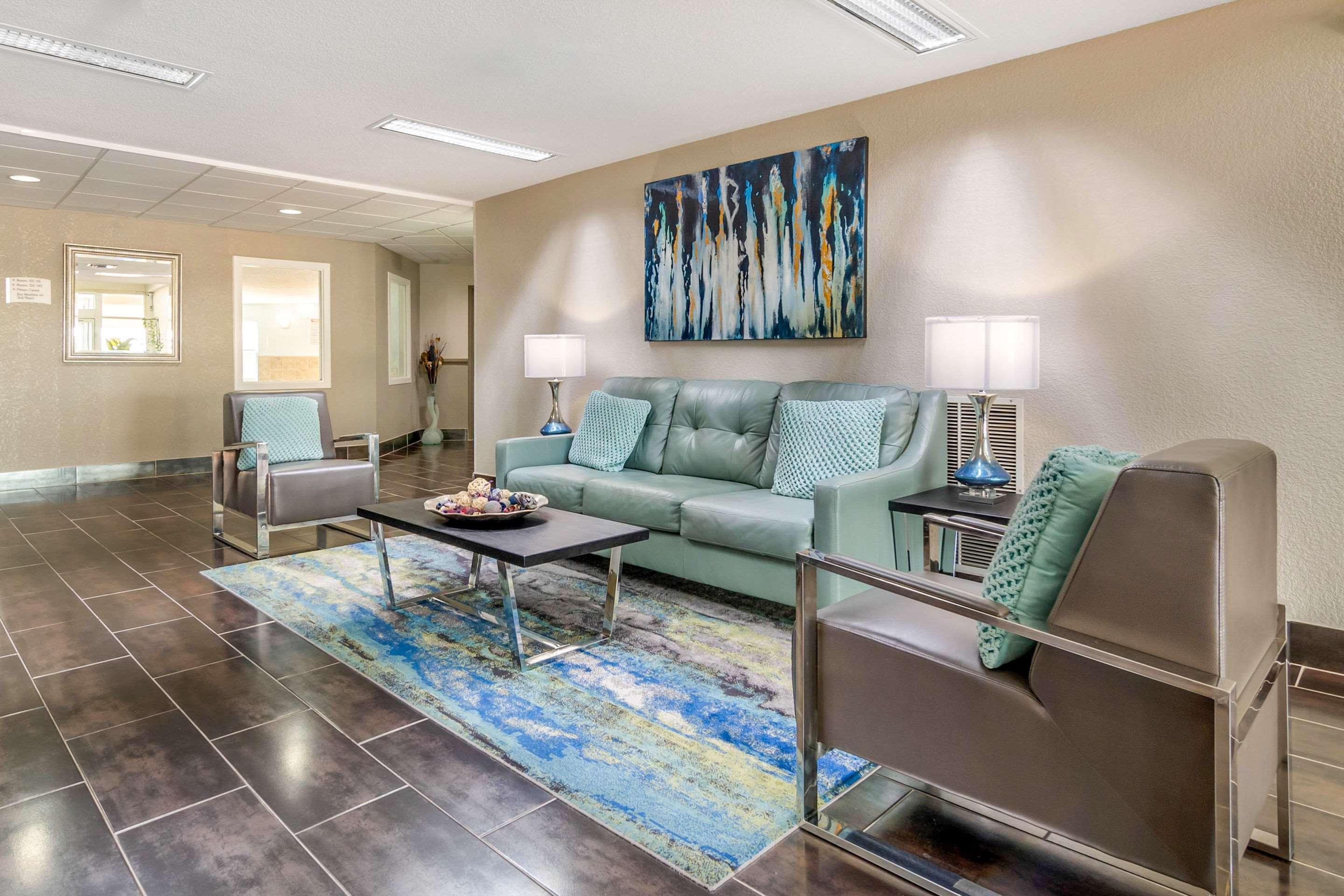 Quality Suites Kansas City International Airport Екстериор снимка