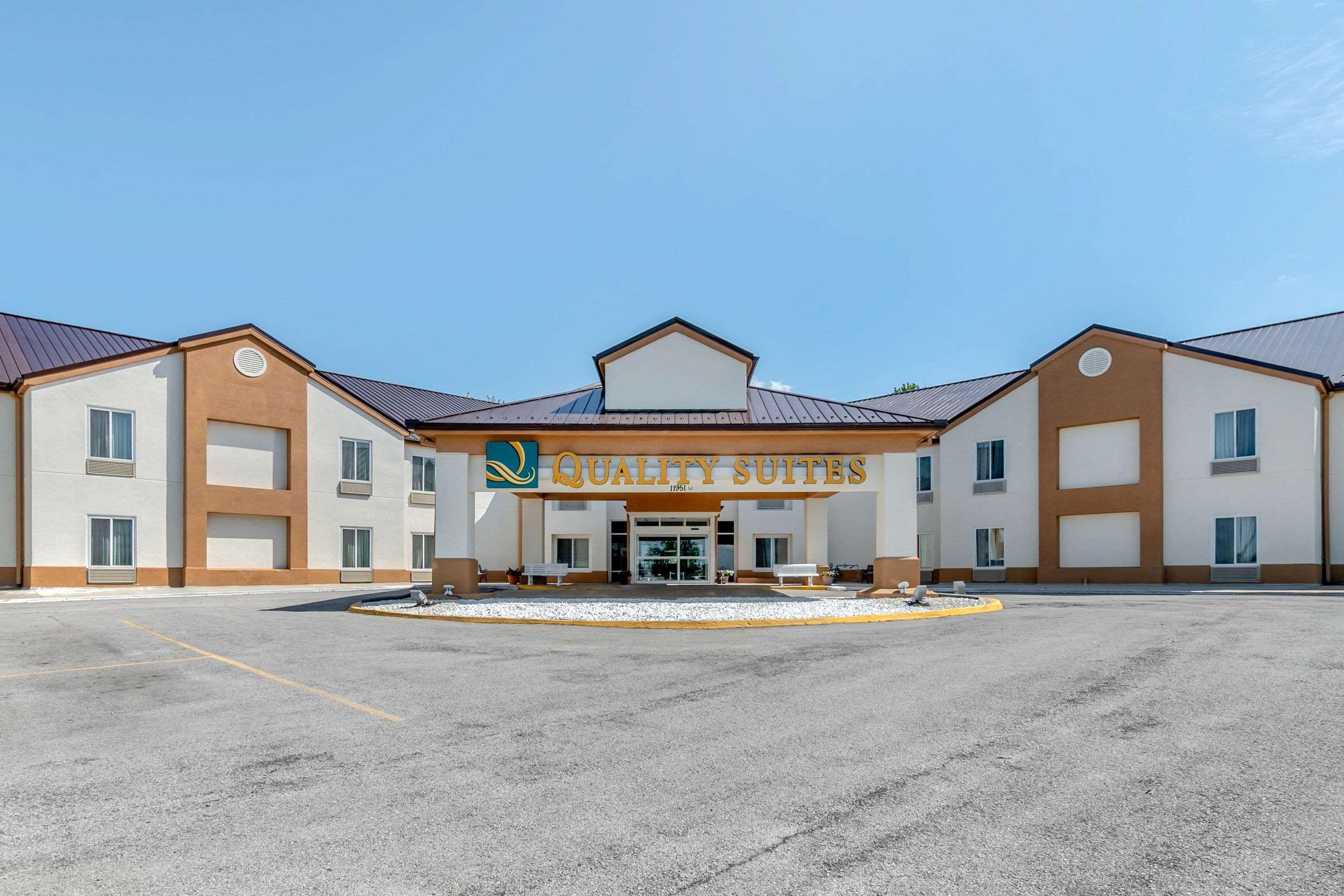 Quality Suites Kansas City International Airport Екстериор снимка